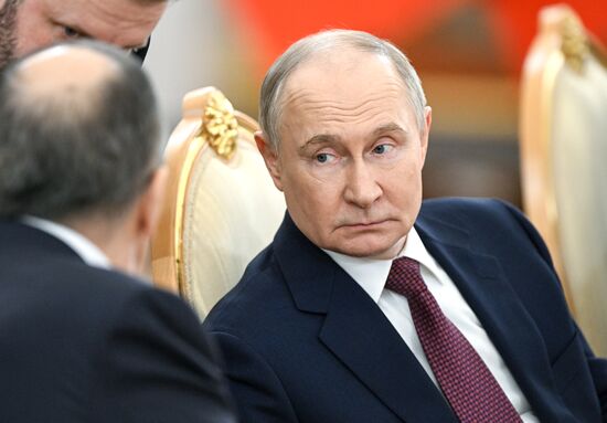 Встреча президента РФ В. Путина и президента Монголии У. Хурэлсуха