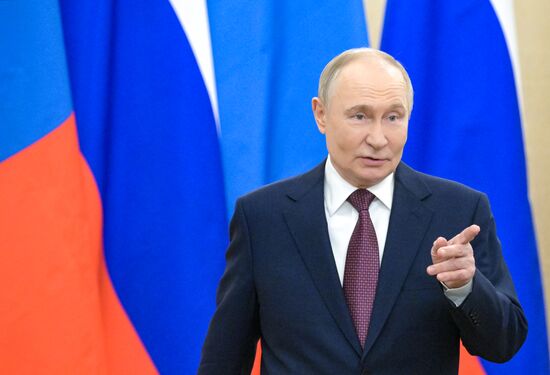 Встреча президента РФ В. Путина и президента Монголии У. Хурэлсуха