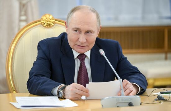 Встреча президента РФ В. Путина и президента Монголии У. Хурэлсуха