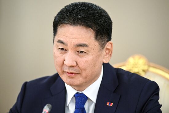 Встреча президента РФ В. Путина и президента Монголии У. Хурэлсуха