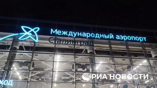Вывеска "Сталинград" на здании аэропорта в Волгограде