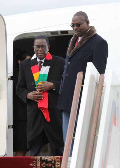 Прилет президента Зимбабве Эммерсона Мнангагвы в Москву для участия в праздновании 80-летия Победы