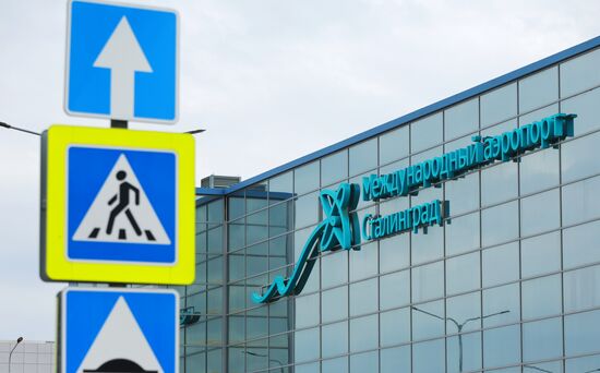 Вывеску с названием аэропорта в Волгограде сменили на "Сталинград"