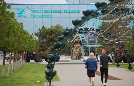 Вывеску с названием аэропорта в Волгограде сменили на "Сталинград"