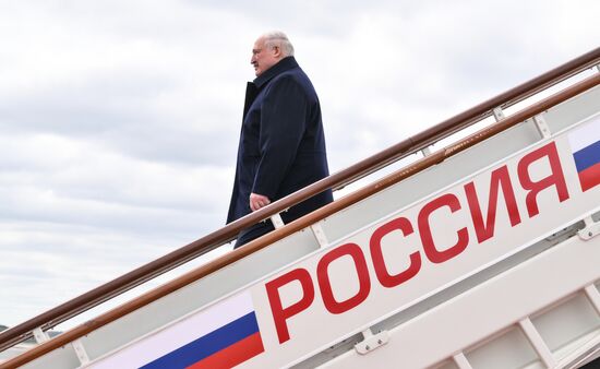 Прилет президента Белоруссии Александра Лукашенко в Москву для участия в праздновании 80-летия Победы