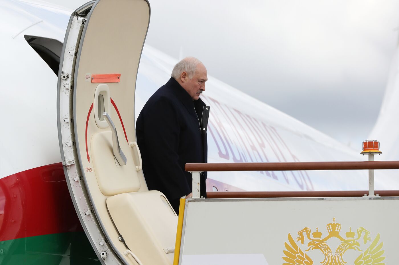 Прилет президента Белоруссии Александра Лукашенко в Москву для участия в праздновании 80-летия Победы