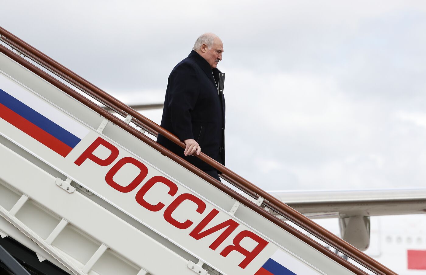 Прилет президента Белоруссии Александра Лукашенко в Москву для участия в праздновании 80-летия Победы