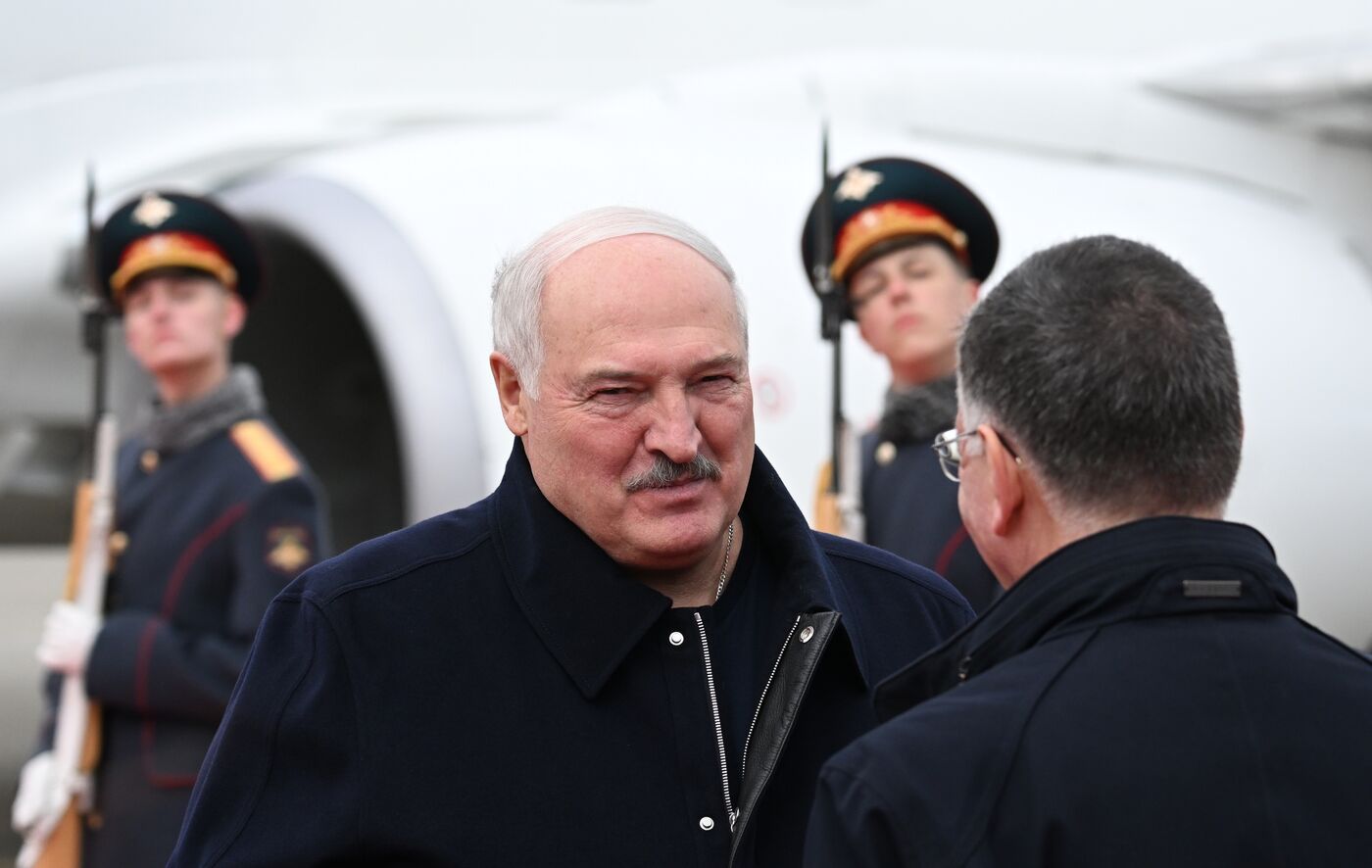 Прилет президента Белоруссии Александра Лукашенко в Москву для участия в праздновании 80-летия Победы