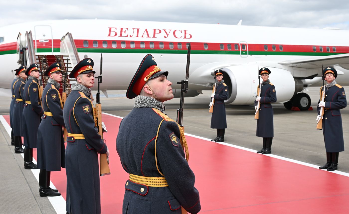 Прилет президента Белоруссии Александра Лукашенко в Москву для участия в праздновании 80-летия Победы