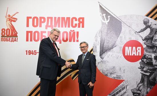Прилет министра иностранных дел Лаосской Народно-Демократической Республики Тхонгсавана Фомвихана в Москву для участия в праздновании 80-летия Победы