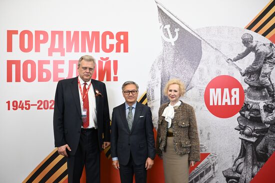 Прилет министра иностранных дел Лаосской Народно-Демократической Республики Тхонгсавана Фомвихана в Москву для участия в праздновании 80-летия Победы