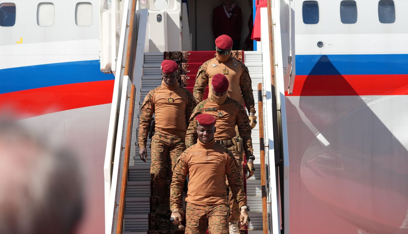 Прилет президента Буркина-Фасо Ибрагима Траоре в Москву для участия в праздновании 80-летия Победы