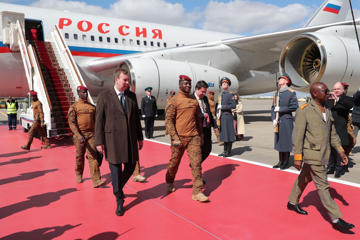 Прилет президента Буркина-Фасо Ибрагима Траоре в Москву для участия в праздновании 80-летия Победы