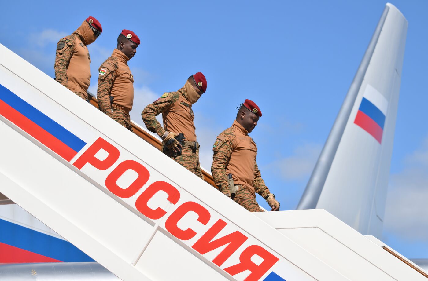 Прилет президента Буркина-Фасо Ибрагима Траоре в Москву для участия в праздновании 80-летия Победы