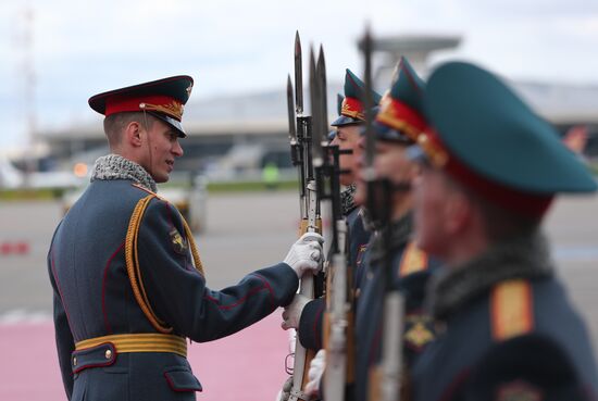 Прилет президента Республики Гвинея-Бисау Умару Сиссоку Эмбало в Москву для участия в праздновании 80-летия Победы