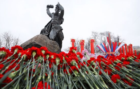 Памятник жителю Мурманска, Герою Советского Союза Анатолию Бредову в Мурманске.
Место: Россия, Мурманск. Автор: Артем Пряхин/РИА Новости. Город-герой Мурманск