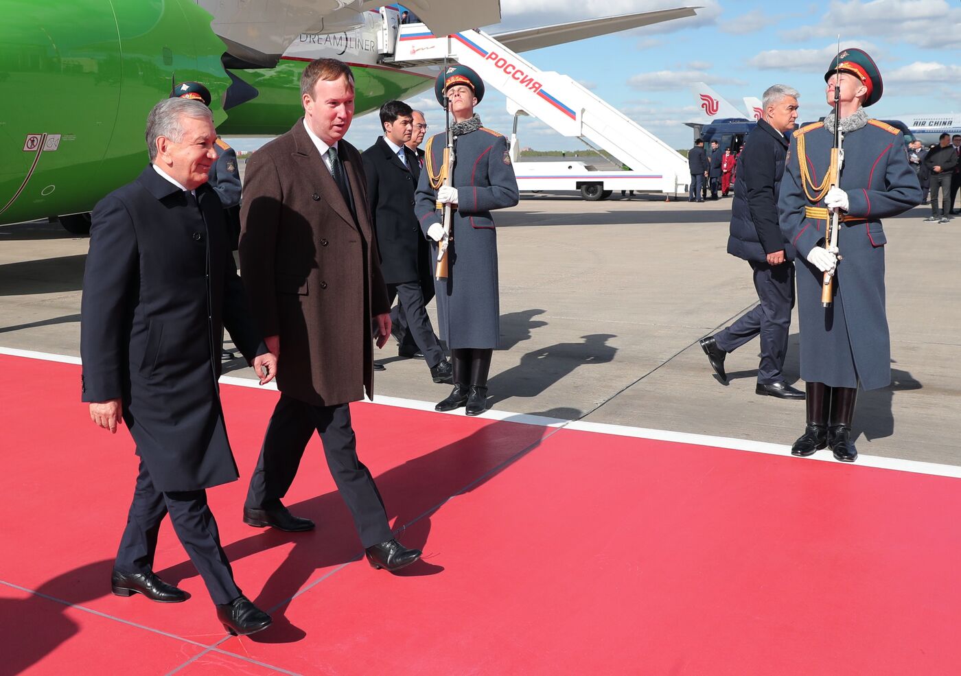 Прилет президента Республики Узбекистан Шавката Мирзиёева в Москву для участия в праздновании 80-летия Победы