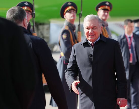 Прилет президента Республики Узбекистан Шавката Мирзиёева в Москву для участия в праздновании 80-летия Победы