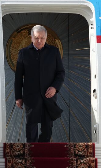 Прилет президента Республики Узбекистан Шавката Мирзиёева в Москву для участия в праздновании 80-летия Победы