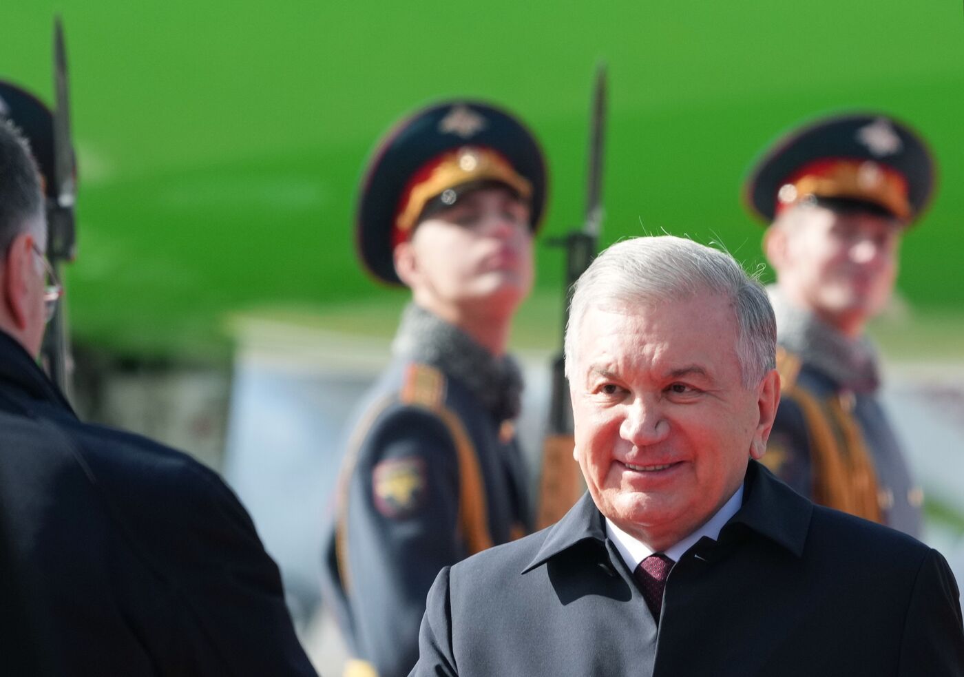 Прилет президента Республики Узбекистан Шавката Мирзиёева в Москву для участия в праздновании 80-летия Победы