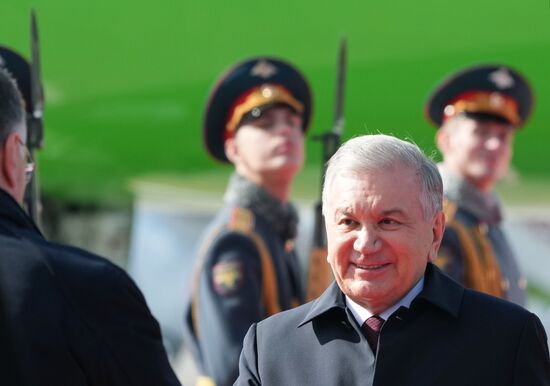 Прилет президента Республики Узбекистан Шавката Мирзиёева в Москву для участия в праздновании 80-летия Победы