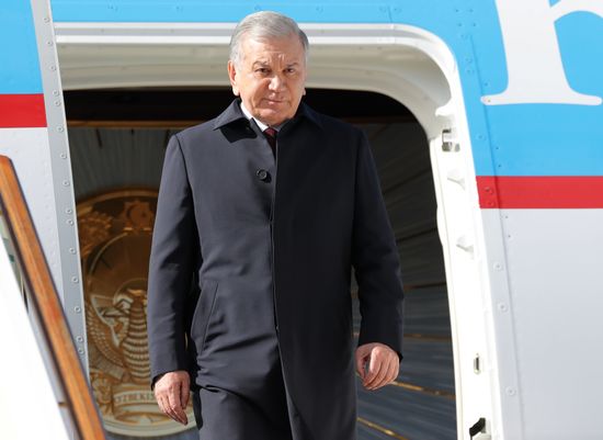 Прилет президента Республики Узбекистан Шавката Мирзиёева в Москву для участия в праздновании 80-летия Победы