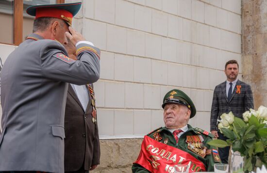 Поздравление ветеранов в Тирасполе с 80-летием Победы в ВОВ