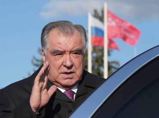 Прилет президента Таджикистана Эмомали Рахмона в Москву для участия в праздновании 80-летия Победы