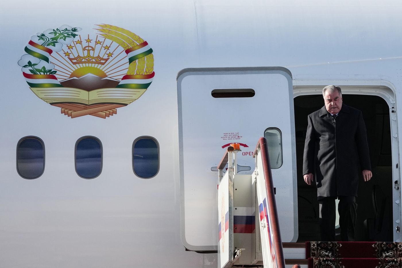 Прилет президента Таджикистана Эмомали Рахмона в Москву для участия в праздновании 80-летия Победы