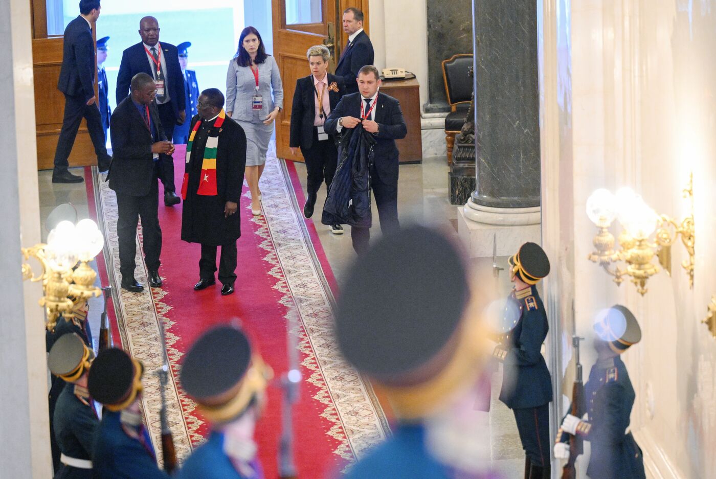 Прибытие глав иностранных делегаций в Кремль на праздничный концерт