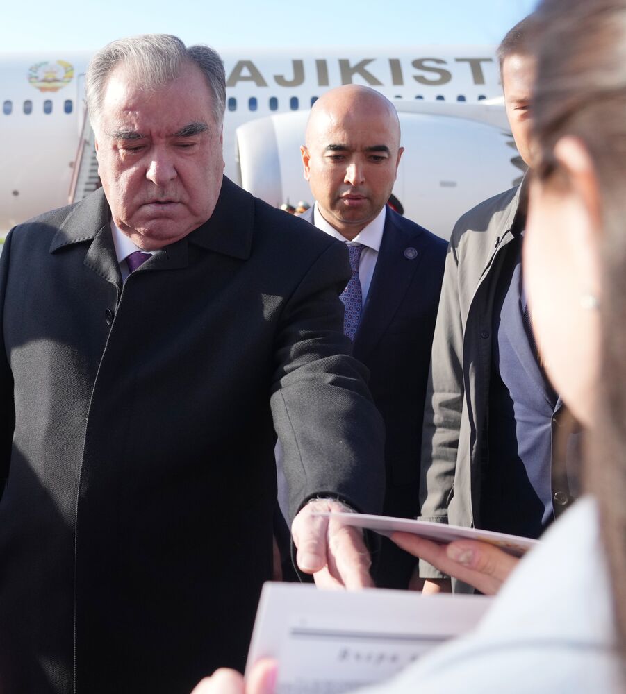 Прилет президента Таджикистана Эмомали Рахмона в Москву для участия в праздновании 80-летия Победы