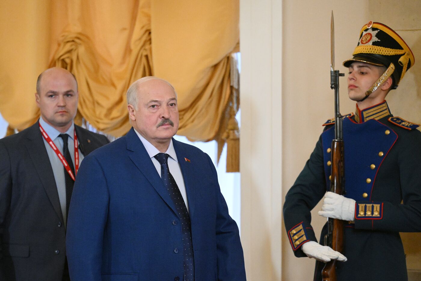 Прибытие глав иностранных делегаций в Кремль на праздничный концерт