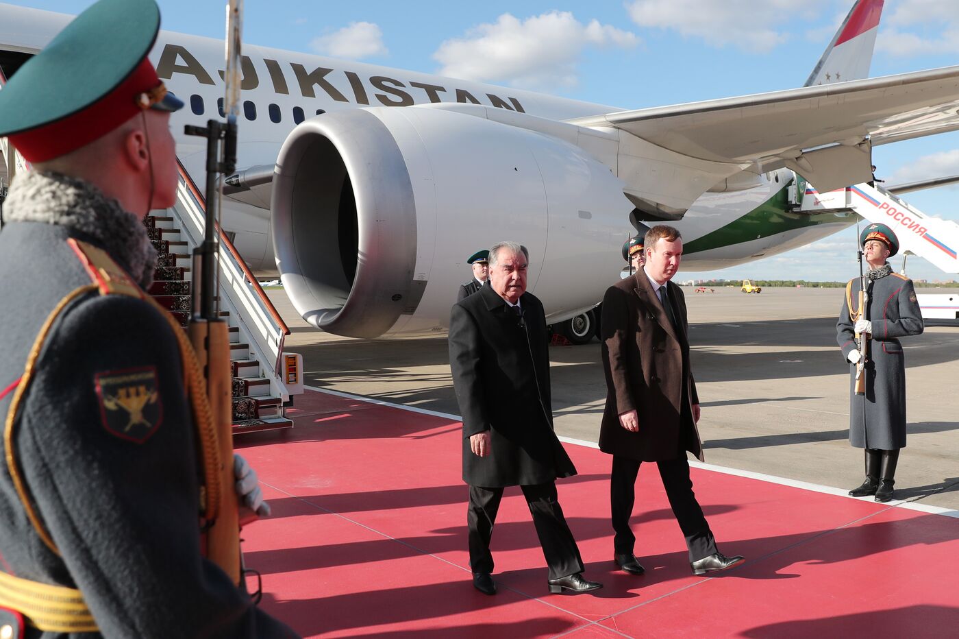 Прилет президента Таджикистана Эмомали Рахмона в Москву для участия в праздновании 80-летия Победы