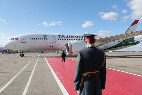 Прилет президента Таджикистана Эмомали Рахмона в Москву для участия в праздновании 80-летия Победы