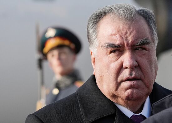 Прилет президента Таджикистана Эмомали Рахмона в Москву для участия в праздновании 80-летия Победы