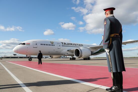 Прилет президента Таджикистана Эмомали Рахмона в Москву для участия в праздновании 80-летия Победы