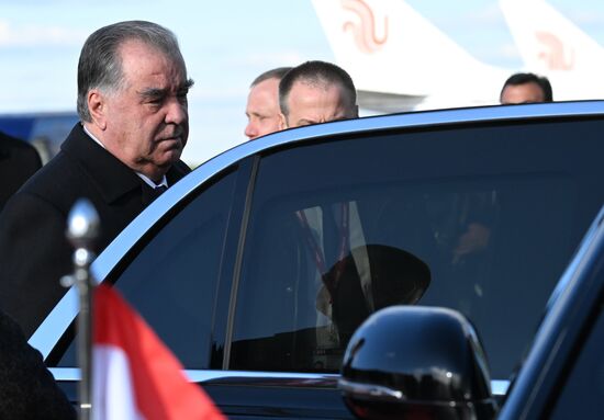 Прилет президента Таджикистана Эмомали Рахмона в Москву для участия в праздновании 80-летия Победы