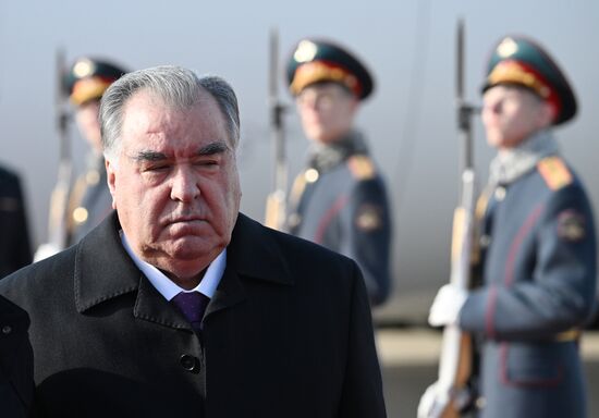 Прилет президента Таджикистана Эмомали Рахмона в Москву для участия в праздновании 80-летия Победы