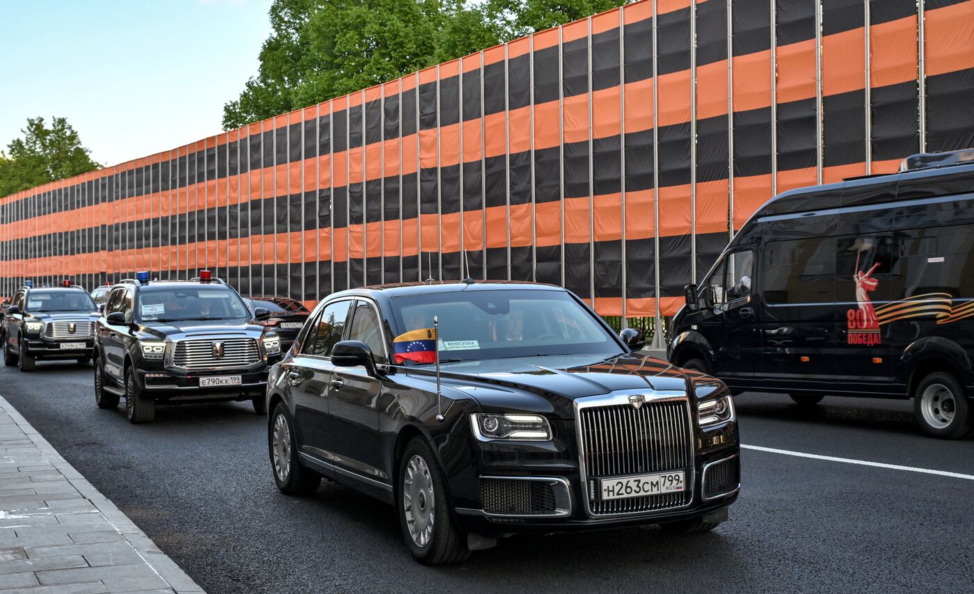 Прибытие глав иностранных делегаций в Кремль на праздничный концерт