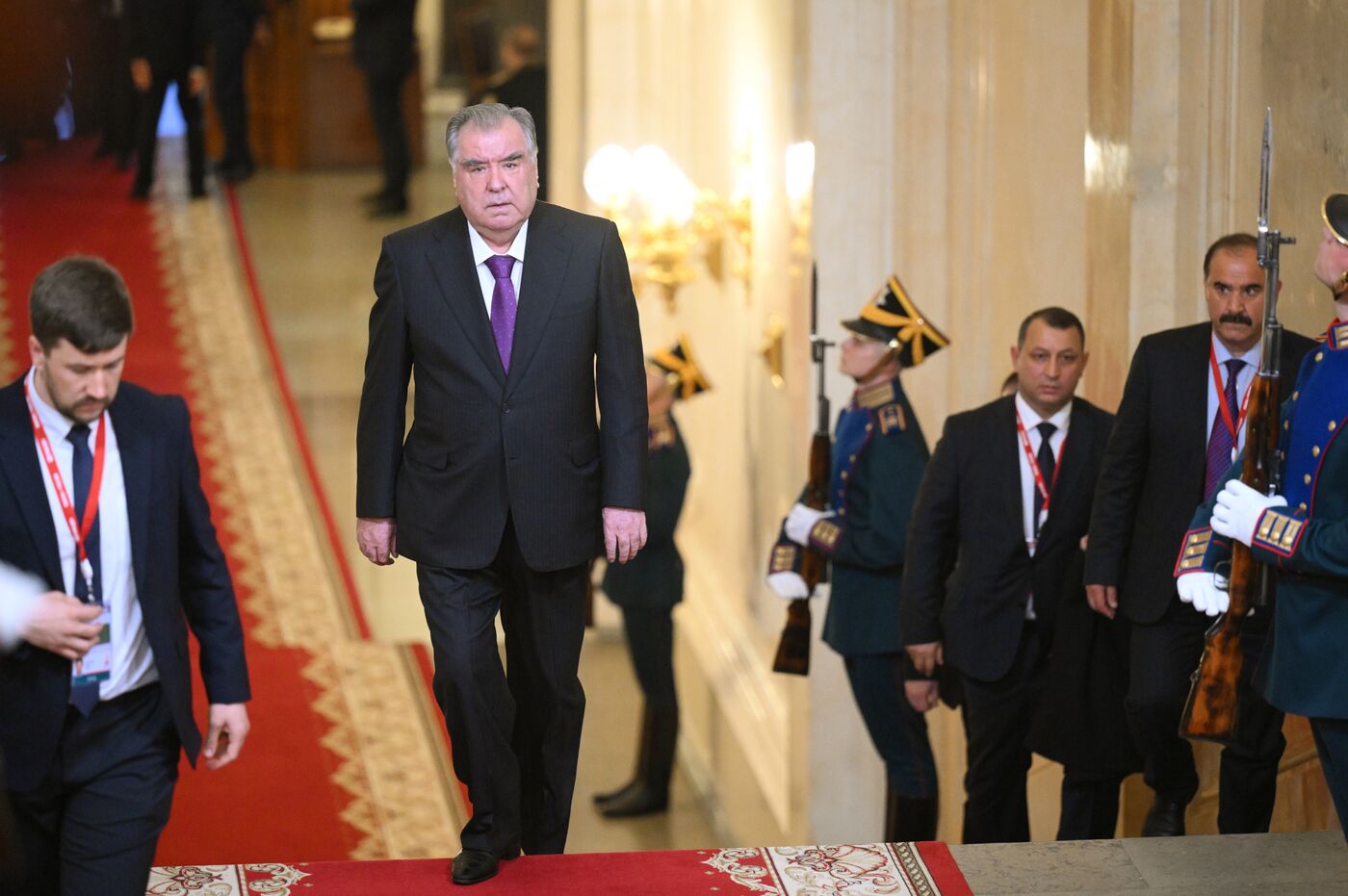 Прибытие глав иностранных делегаций в Кремль на праздничный концерт