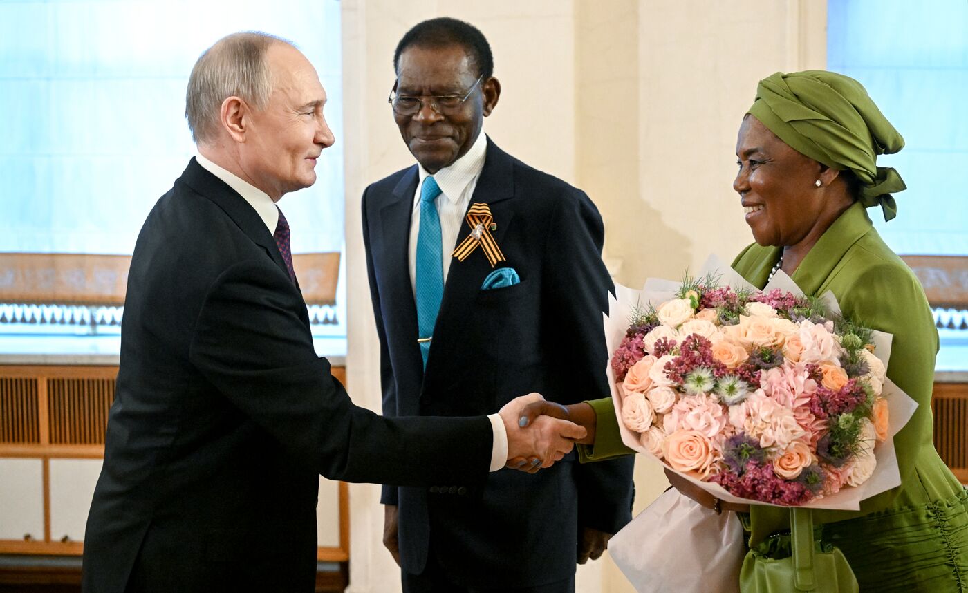 Прибытие глав иностранных делегаций в Кремль на праздничный концерт