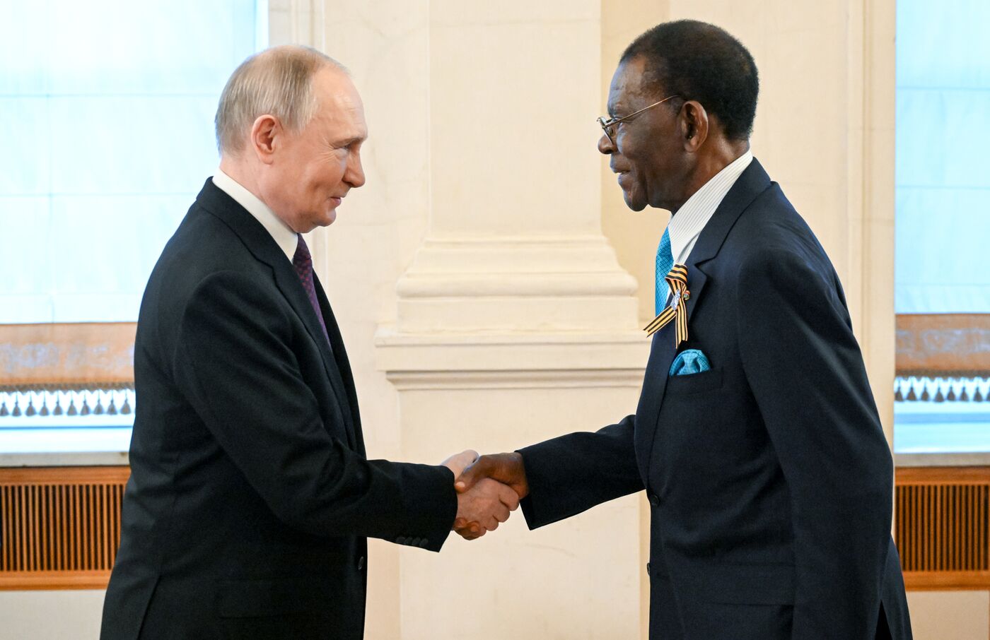 Прибытие глав иностранных делегаций в Кремль на праздничный концерт