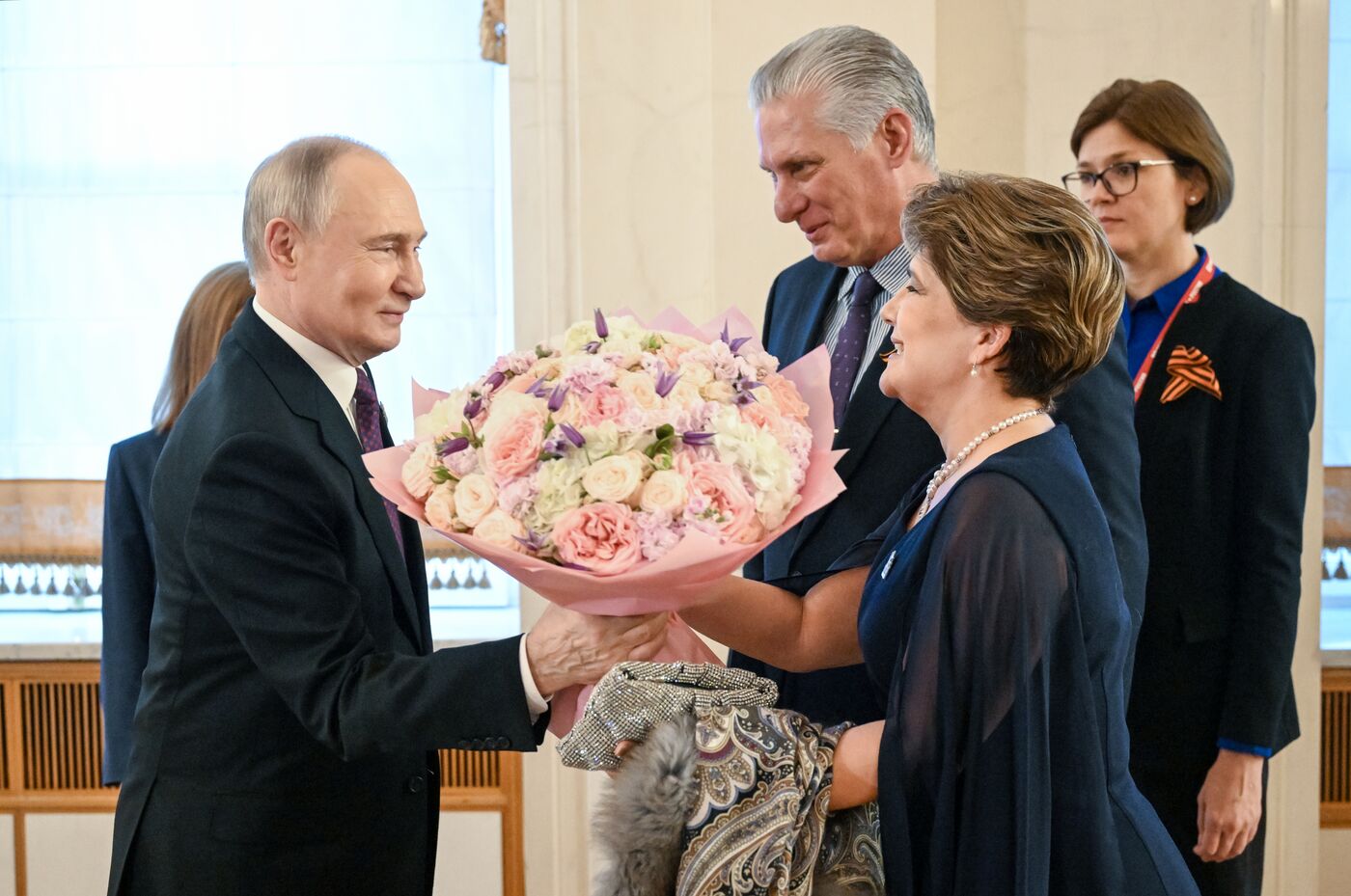 Прибытие глав иностранных делегаций в Кремль на праздничный концерт