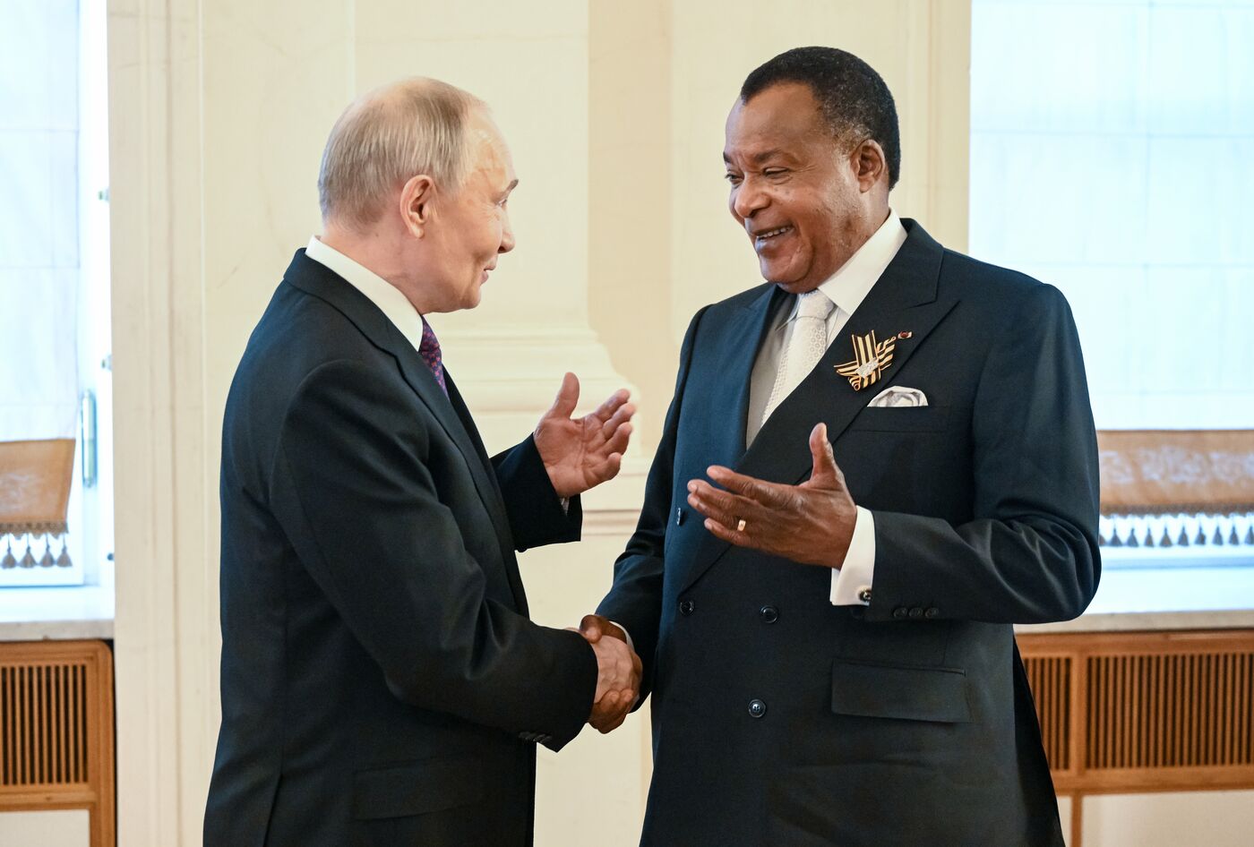 Прибытие глав иностранных делегаций в Кремль на праздничный концерт