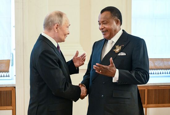 Прибытие глав иностранных делегаций в Кремль на праздничный концерт