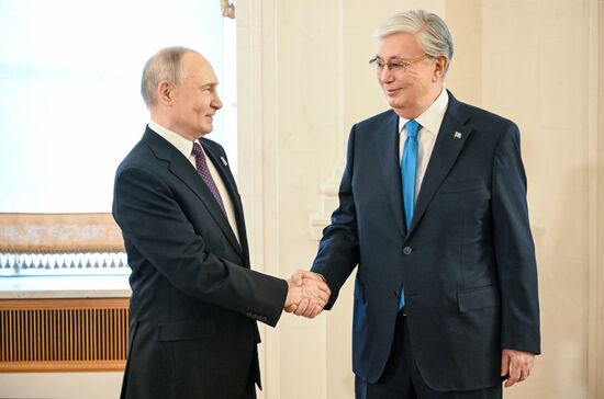 Прибытие глав иностранных делегаций в Кремль на праздничный концерт