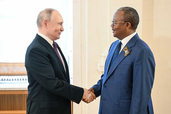 Прибытие глав иностранных делегаций в Кремль на праздничный концерт
