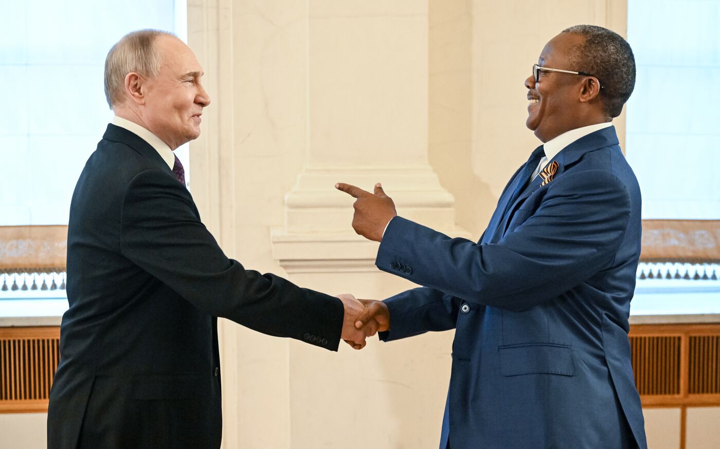 Прибытие глав иностранных делегаций в Кремль на праздничный концерт