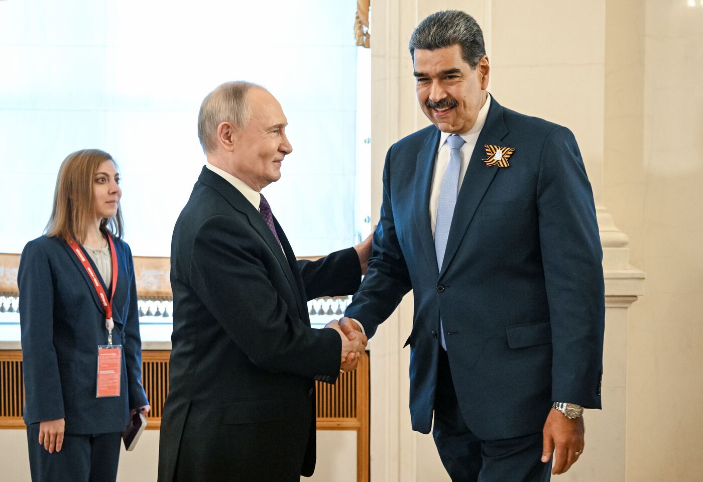 Прибытие глав иностранных делегаций в Кремль на праздничный концерт