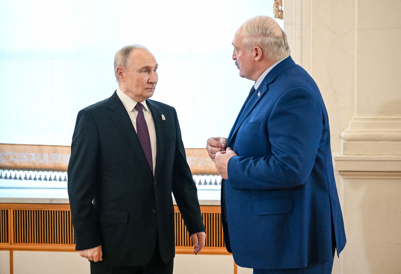 Прибытие глав иностранных делегаций в Кремль на праздничный концерт